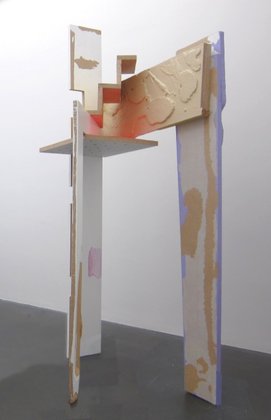 2010, Acryl und Dispersion auf Spanplatte, Papier und PU-Schaum, Wachs,
386 × 170 × 133 cm